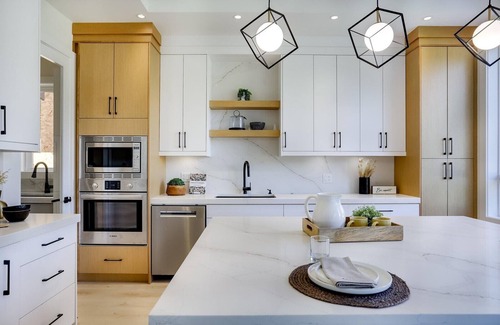 Willoughby House | Brand new entire Luxury Bright & Spacious 4-Bedroom 6 beds Home