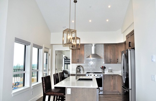 Big White Ski Resort Condo | Brand new Executive, Top Floor Townhome with Private Hot Tub in Happy Valley!