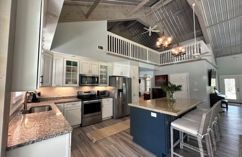 Statesboro House | Brand New Game Day Listing! GATA Getaway! 2 bed, 2 bath, 15 min from Stadium.