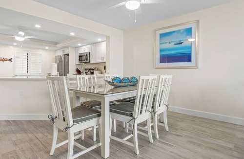 Sanibel Condo | Brand new Gulf Front 2 bedroom condo, pet friendly, 4 bikes, pool & tennis