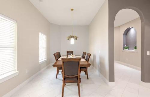 Red Rock House | Brand new house 3 floors 8 bedrooms