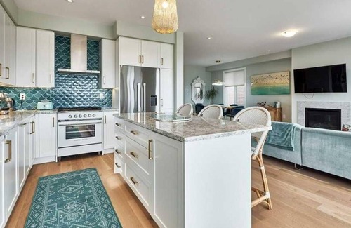 Whitby House | Brand new house Millionaire dollar neighbourhood