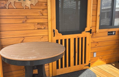 Island Park Cabin | BRAND NEW IN 2024! Easy access to Yellowstone NP!
