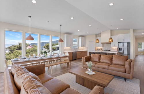 Rockaway Beach House | Brand New Lavish Townhome Duplex w 2 Private Hot Tubs & 2 Saunas