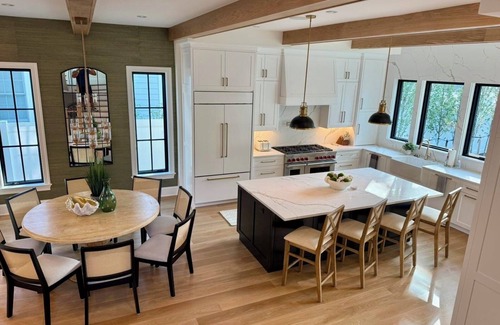 The Pines House | Brand New Luxury oasis -weekly rates!