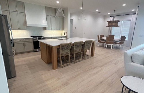 Treasure Cay House | BRAND NEW - Luxurious Oceanfront Escape in Treasure Cay with Pool and Dock!