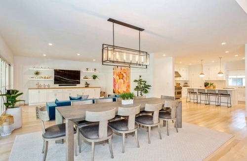 East Hampton North House | Brand New Luxurious East Hampton home, 5 mins to beach - Available July 4