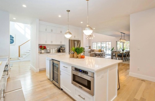 East Hampton North House | Brand New Luxurious East Hampton home, 5 mins to beach - Available July 4