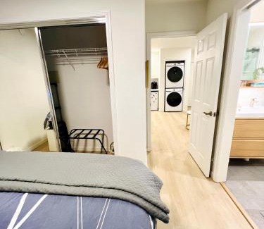 Suburban Park - Lorelei Manor - Flood Park Triangle House | Brand-new luxurious guesthouse with king bed in MPK, 1mi to Meta, 3mi to Stanford