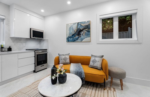 West Side House | BRAND NEW Luxury 2 Bedroom Laneway House