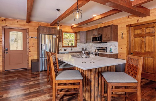 Gatlinburg Cabin | Brand NEW Luxury 5/5.5 Cabin! Great Mountain View, Indoor Pool, Fireplace.
