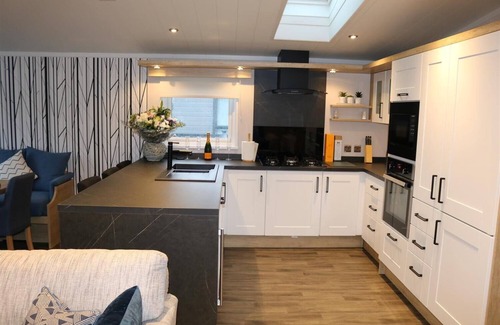 Tattershall House | Brand-new Luxury Lodge with Hot Tub (no pets) - 3 bedrooms - 2 bathrooms