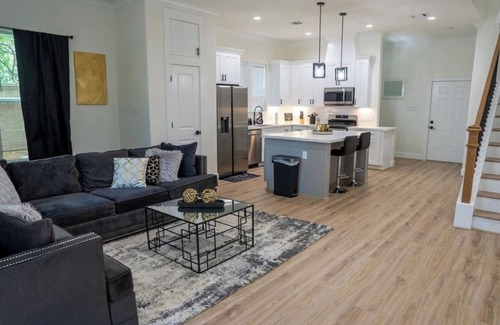 Greater Third Ward House | Brand New Luxury Townhouse in Downtown Houston