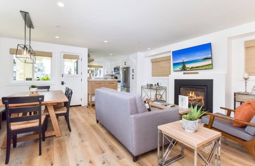 Balboa Peninsula House | BRAND NEW Luxury 1 Bedroom Condo Steps from the Beach