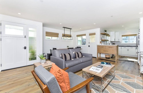 Balboa Peninsula House | BRAND NEW Luxury 1 Bedroom Condo Steps from the Beach