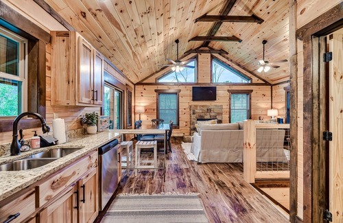 Chalet Village North Cabin | Brand New Modern Cabin! Hot Tub + Fireplace! Near GSMNP + Downtown!