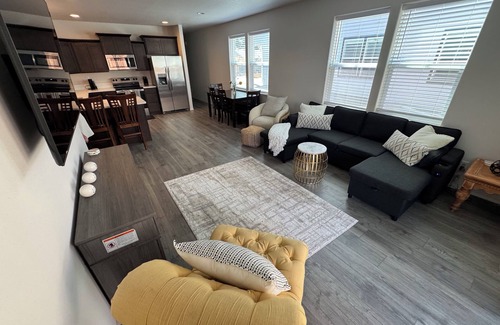 Thurston Condo | Brand New never lived in 3-bedroom Duplex in enjoyable Springfield with AC