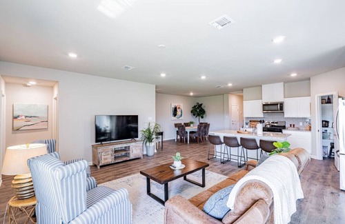Broussard House | Brand New, Nine Beds, 5 Bedrooms, 3 Bathrooms