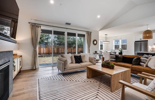 Windsor House | BRAND NEW POOL Luxury 4 bd, 7 min to Healdsburg!