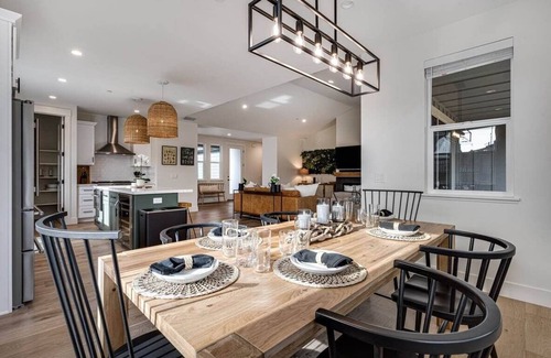 Windsor House | BRAND NEW POOL Luxury 4 bd, 7 min to Healdsburg!
