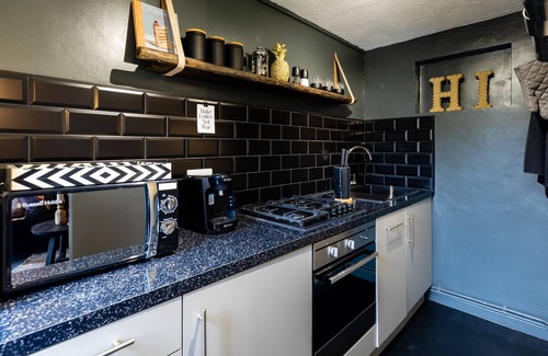 Bath Apartment | Brand new refurbished cosy apartment in Bath w/parking space! 20' walk to town