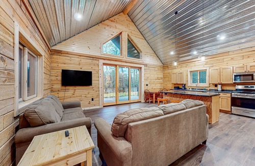 Tomahawk House | Brand-new riverfront cabin with a open layout, gas grill, and W/D - dog-friendly