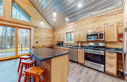 Tomahawk House | Brand-new riverfront cabin with a open layout, gas grill, and W/D - dog-friendly