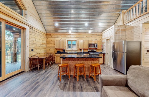 Tomahawk House | Brand-new riverfront cabin with a open layout, gas grill, and W/D - dog-friendly