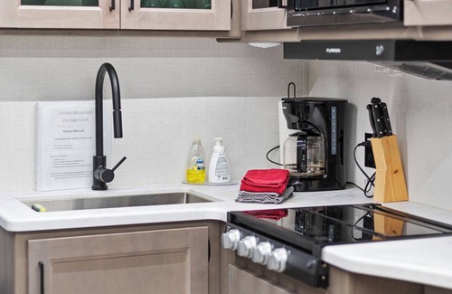 Cherokee RV Rental | Brand New RV Creekside Retreat - Walk to the GSMNP!