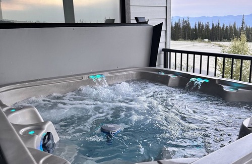 Big White Ski Resort Condo | Brand new ski in/ski out condo with mountain view and hot tub