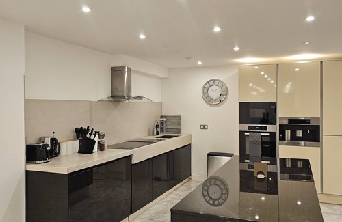 Chelsea House | Brand New- Stay in Style Luxury House, Chelsea