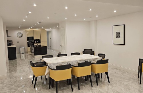 Chelsea House | Brand New- Stay in Style Luxury House, Chelsea