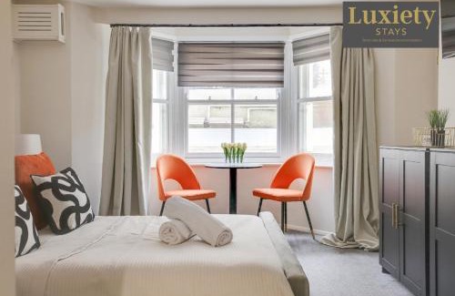 Southend-on-Sea Apartment | Brand New Stylish & Chic Studio City Centre Nr High St by Luxiety Stays