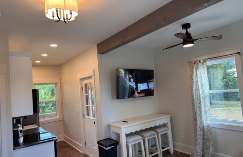 Keslers Cross Lanes Cottage | Brand New! The Cottage at Sunset Farm