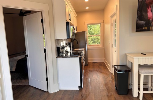 Keslers Cross Lanes Cottage | Brand New! The Cottage at Sunset Farm