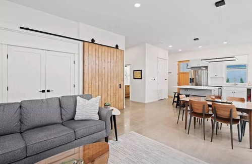 Black Mountain House | Brand New! Upscale home with 4 bedrooms, firepit, hot tub and game room