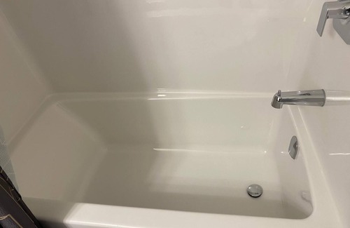 Southwest Edmonton Apartment | Brand New YEG Airport EntireSuite | 15min | Self Checkin