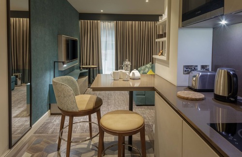 Heathrow Villages Apartment | Branded Heathrow Aparthotel