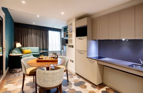 Heathrow Villages Apartment | Branded Heathrow Aparthotel
