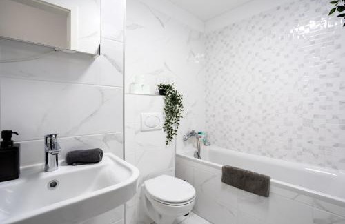 Pestszentlorinc Apartment | BrandNewTranquil Apartment with FREE PARKING