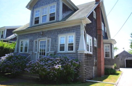 Nantucket Town House | *Brant Point Home- Walk to BEACH,TOWN, EVERYTHING! Deck,Outdoor shower