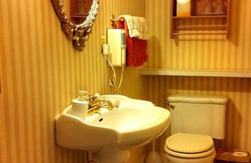 Charleston Bed & Breakfast | Brass Pineapple Inn