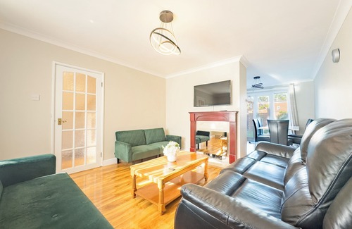 Basildon House | Braybrooke Bliss - 3 Bedroom House in Basildon