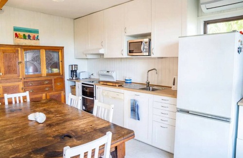 Breamlea House | BRE001 · Blissful Blue: Charming Beach Shack in Breamlea