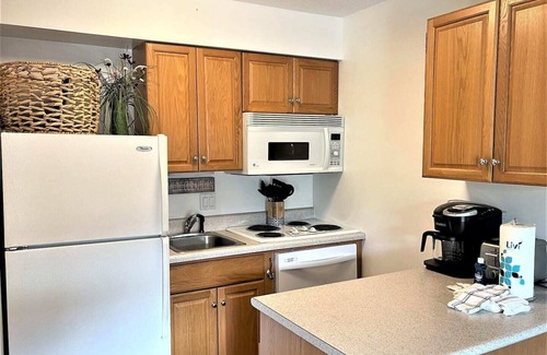 North Forest Beach Condo | Breakers 221 - Walk to Beach, Shops and Dining