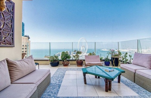 Dubai Marina Apartment | Breathtaking Sea View, Beachfront 2 BDR Apt in JBR
