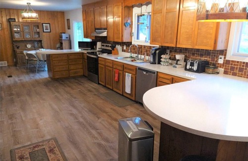 Foxpark House | Breath in the crisp mountain air and share the beauty with your entire group!