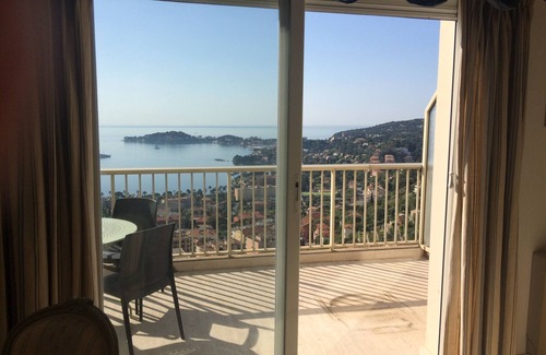 Villefranche-sur-Mer Apartment | Breathtaking view of Cap-Ferrat and the sea, studio with balcony and parking, A/C