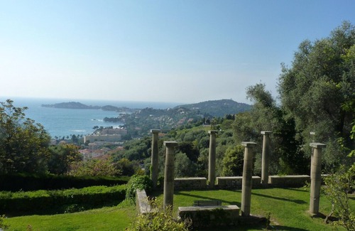 Villefranche-sur-Mer Apartment | Breathtaking view of Cap-Ferrat and the sea, studio with balcony and parking, A/C