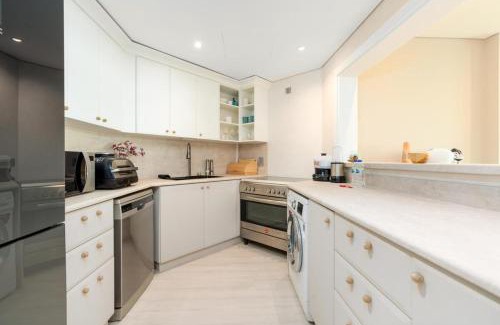Palm Jumeirah Apartment | Breathtaking 1BD Bohemian ApartmentPalm Jumeirah